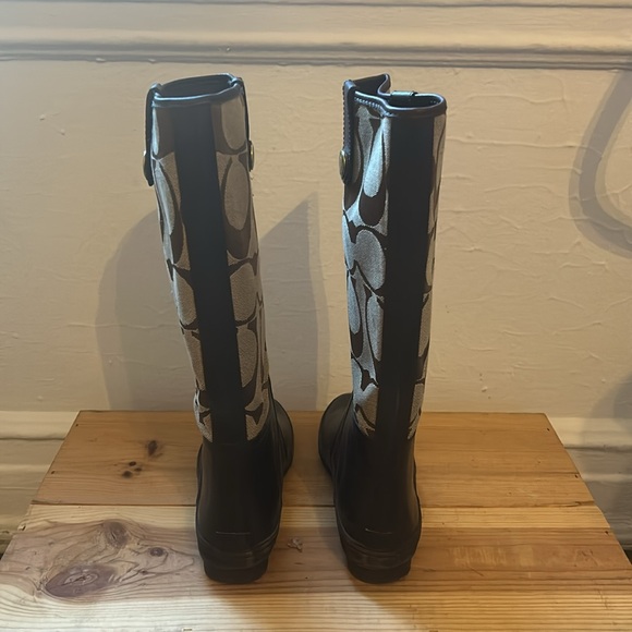 Coach Polly rain boot. Khaki and chocolate brown monogram. - Picture 4 of 4